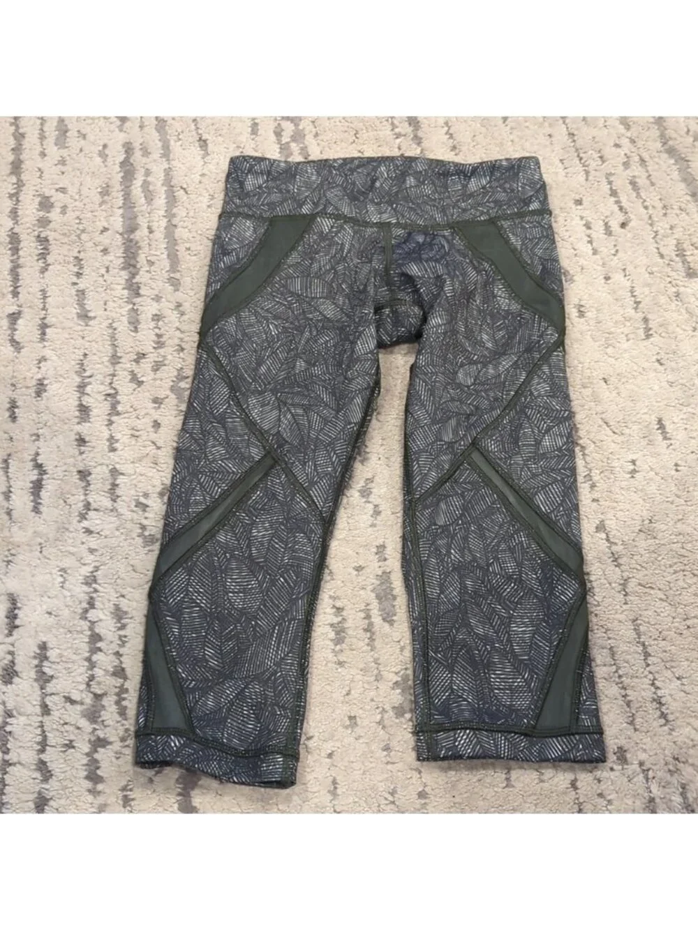 Lululemon Cool To Street Crop Jazzy White Gator Green like new